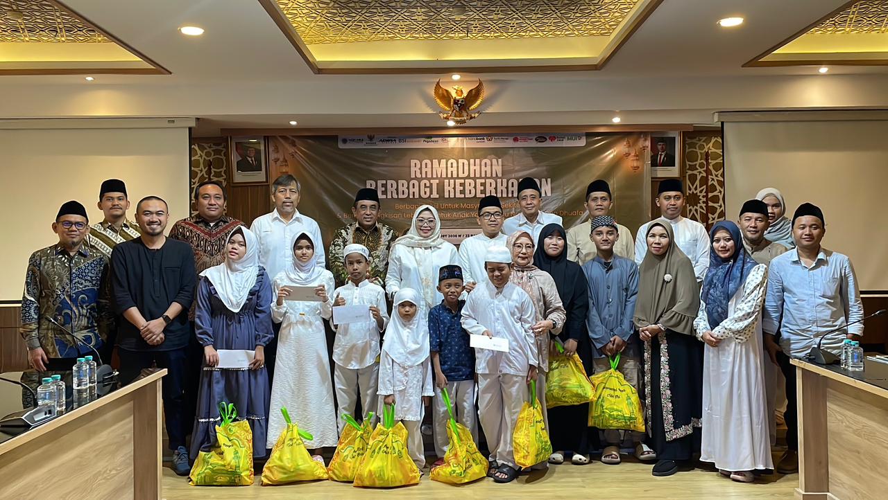 IsDF MUI dan Mitra Salurkan Takjil, Bingkisan Lebaran dan Santunan Anak Yatim
